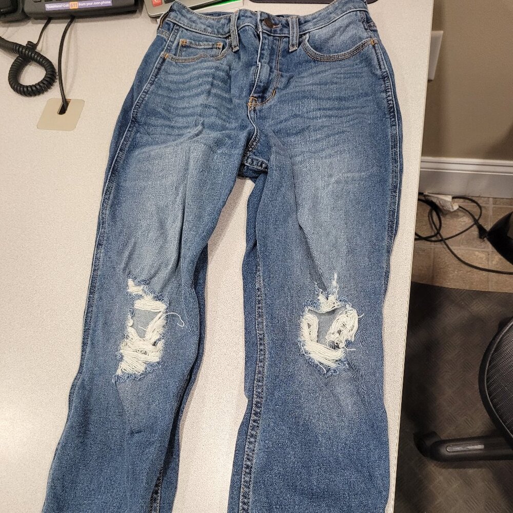 Hollister‎ Ultra High Rise Mom Jeans.  #R 26 Waist, 27 Length Vintage Stretch